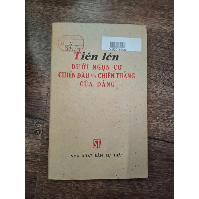 Tiến Lên Dưới Ngọn Cờ Chiến Đấu Và Chiến Thắng Của Đảng - Nhiều tác giả 709714