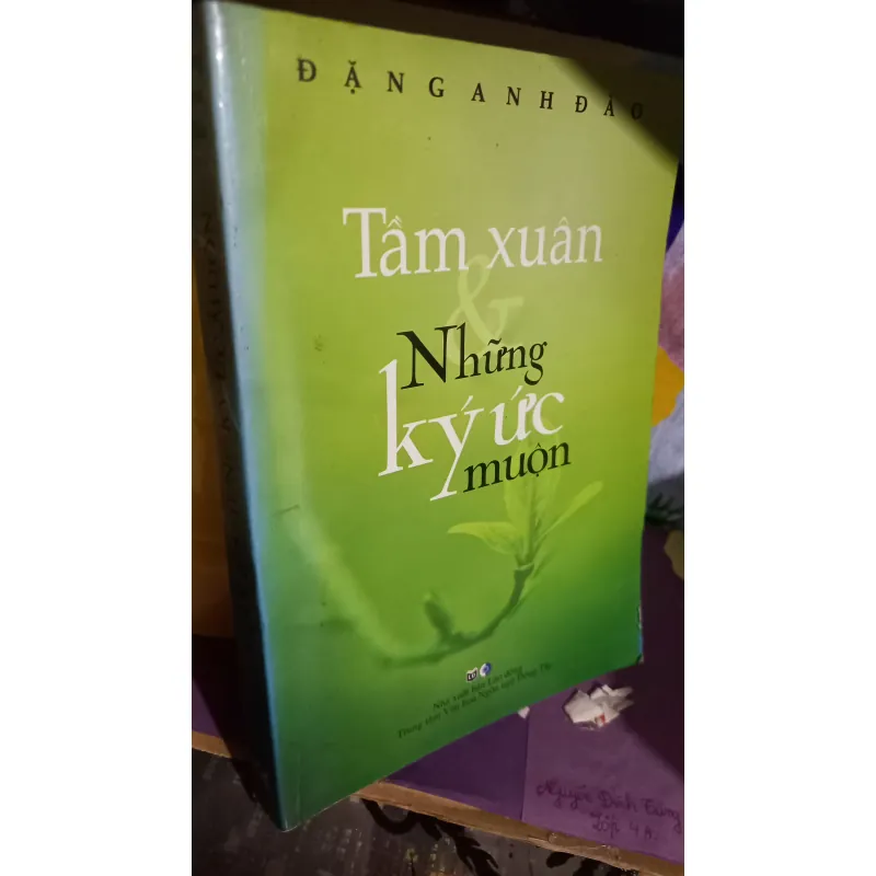Tầm xuân những ký ức muỏn 1010324