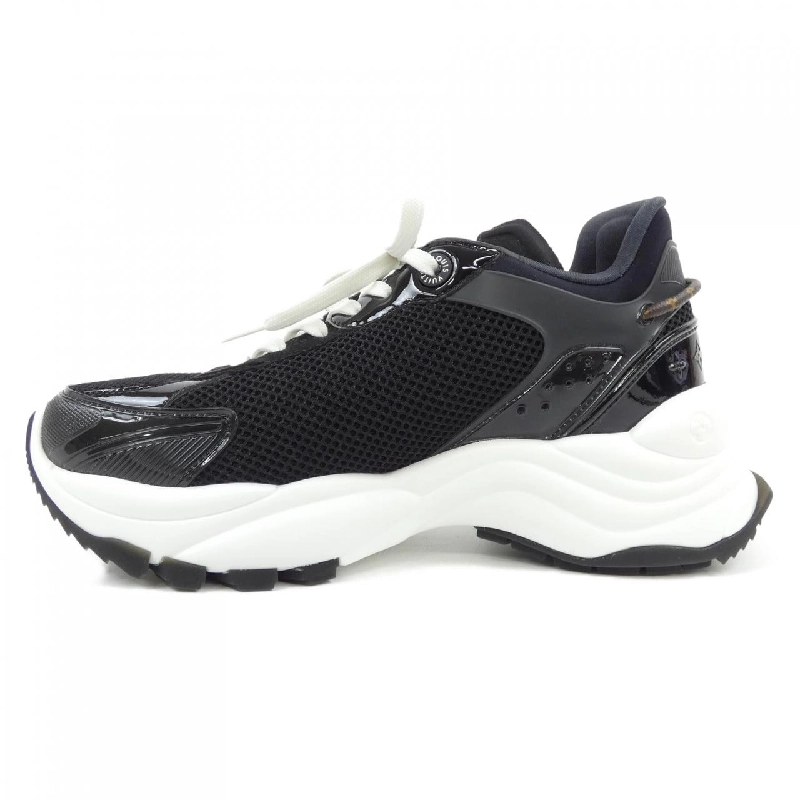 Giày sneaker dòng Run 55 của Louis Vuitton 656196