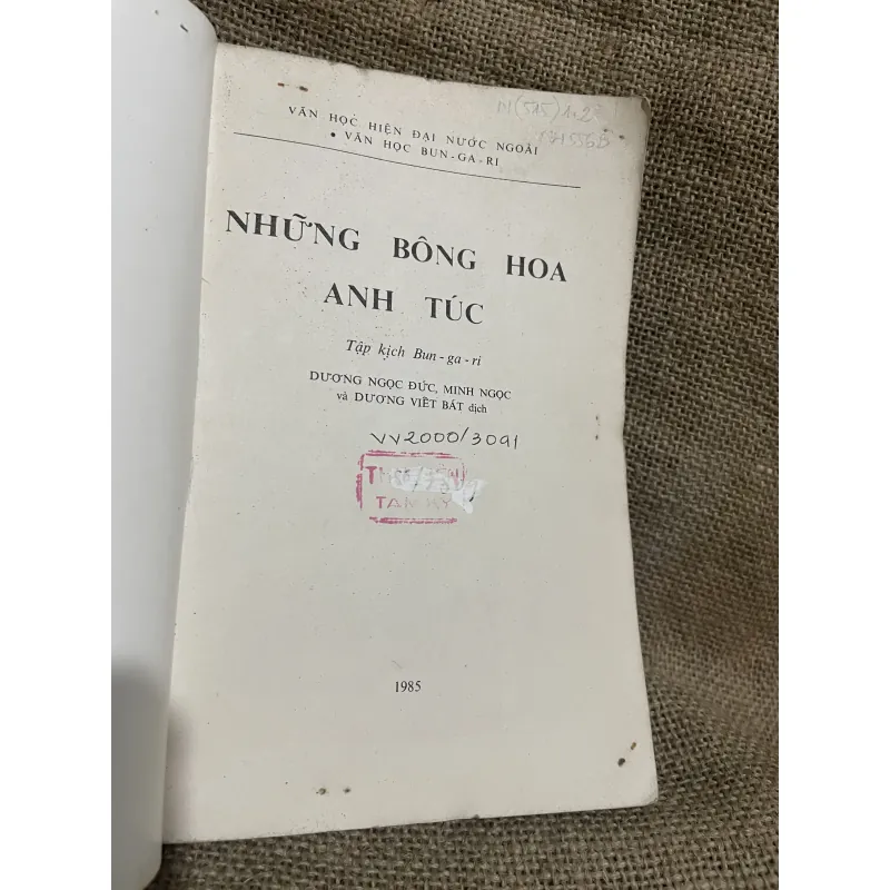 Những bông hoa anh túc - tập kịch Bungari - sân khấu- kịch  762292