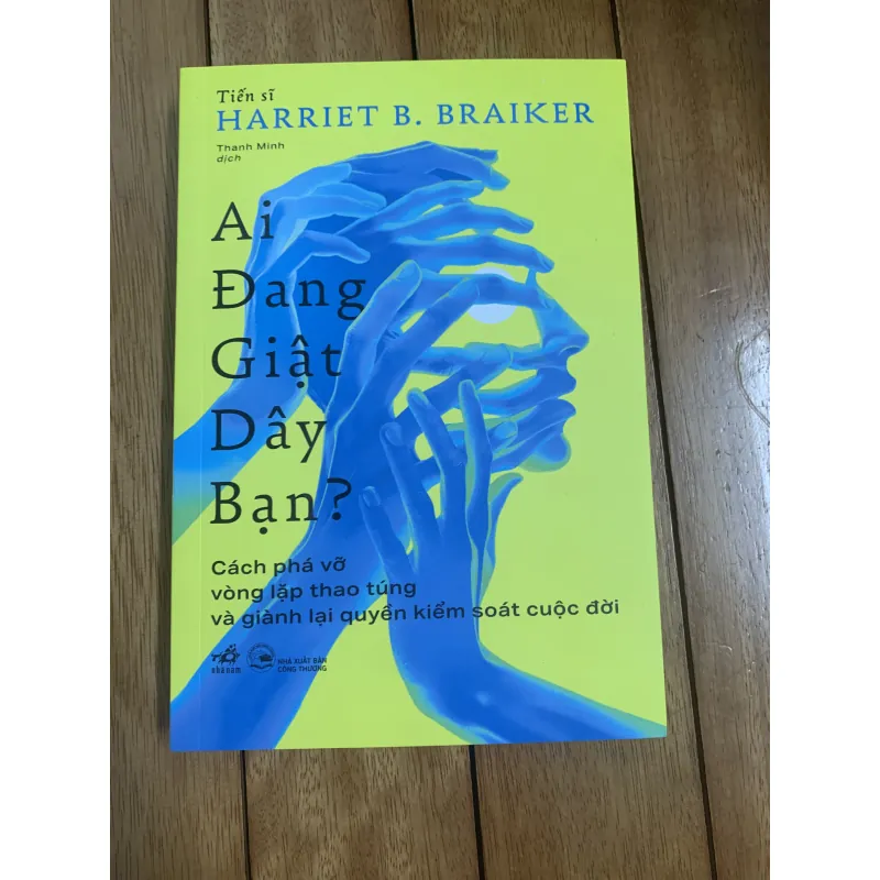 Ai đang giật dây bạn? 797713