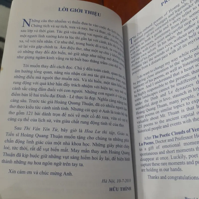 HOA LƯ THI TẬP (song ngữ Việt - Anh) 929662