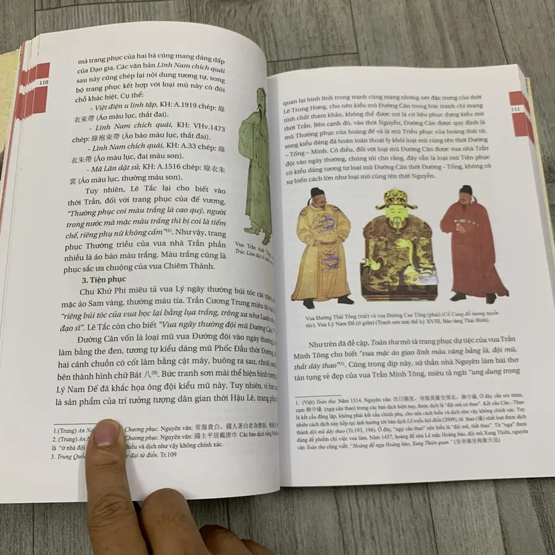 Ngàn năm áo mũ - trần quang đức. 3a1 689208