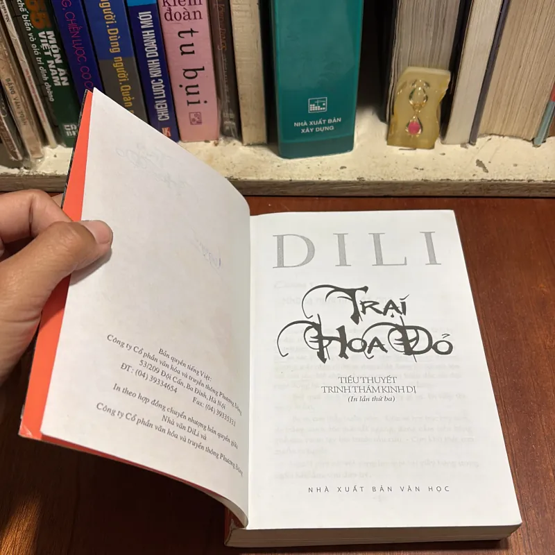 [Ruột Sách Có Gạch Và Note Bằng Bút Chì] - Tiểu Thuyết, Trinh Thám, Kinh Dị: Trại Hoa Đỏ 927231