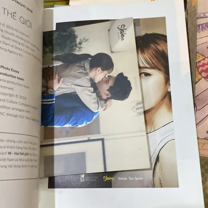 Hai thế giới  972365