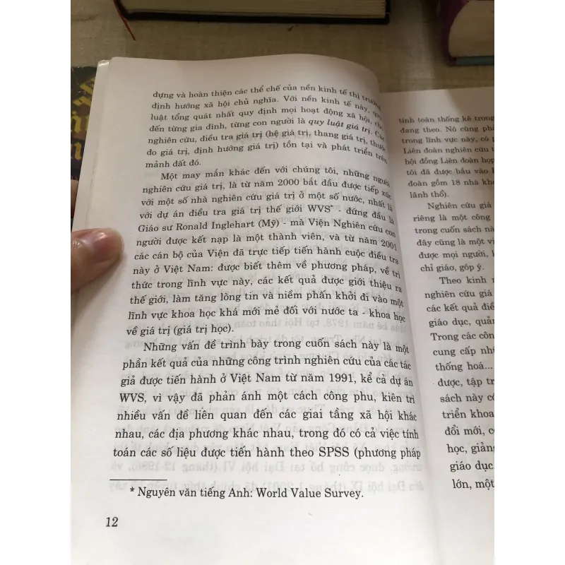 Định hướng giá trị con người Việt Nam thời kỳ đổi mới và hội nhập 1000219