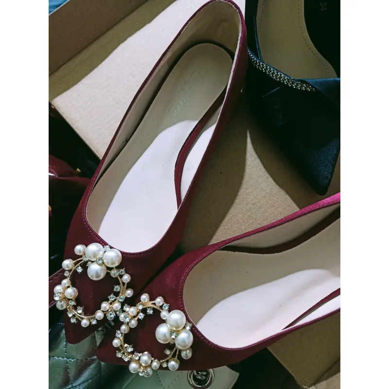 pass vài món đồ mới,còn TM,size 35,check thoải mái,vừa pass vừa tặng
 977642