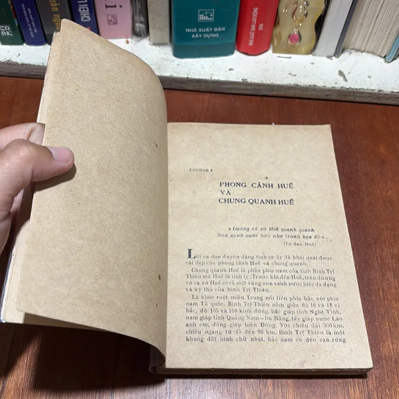 [Bìa Có Viết Vẽ] - II Lịch Sử, Văn Hoá: Huế Giữa Chúng Ta - Lê Văn Hảo - 1984 797145