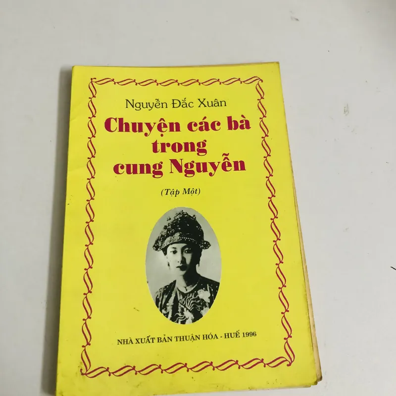CHUYỆN CÁC BÀ TRONG CUNG NGUYỄN 572778