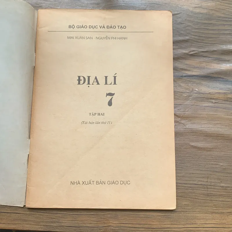 Địa lí 7, tập 2, in năm 1999 714019