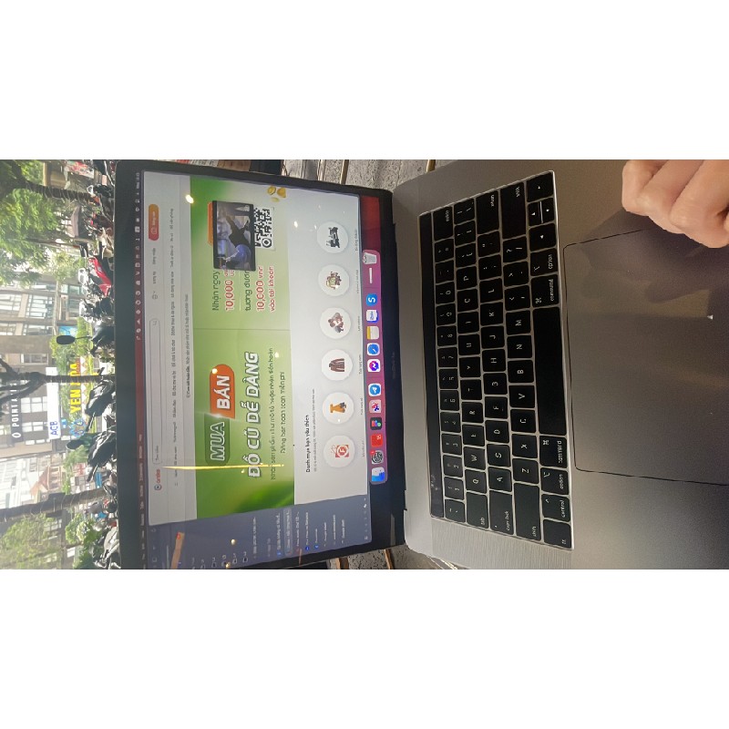 Macbook 15 inch 2018 core i7 21704