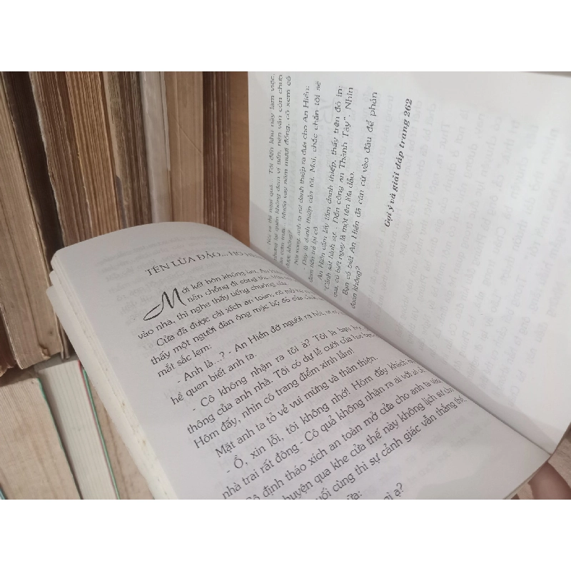 IQ phá án: Áo phông in hình mèo đen - Phượng Nga, Tân Quỳnh biên soạn 994473