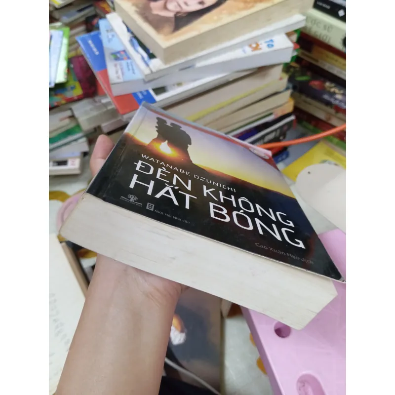 Đèn Không Hắt Bóng – Watanabe Dzunichi | Tiểu Thuyết Nhật Bản Nổi Tiếng 960655