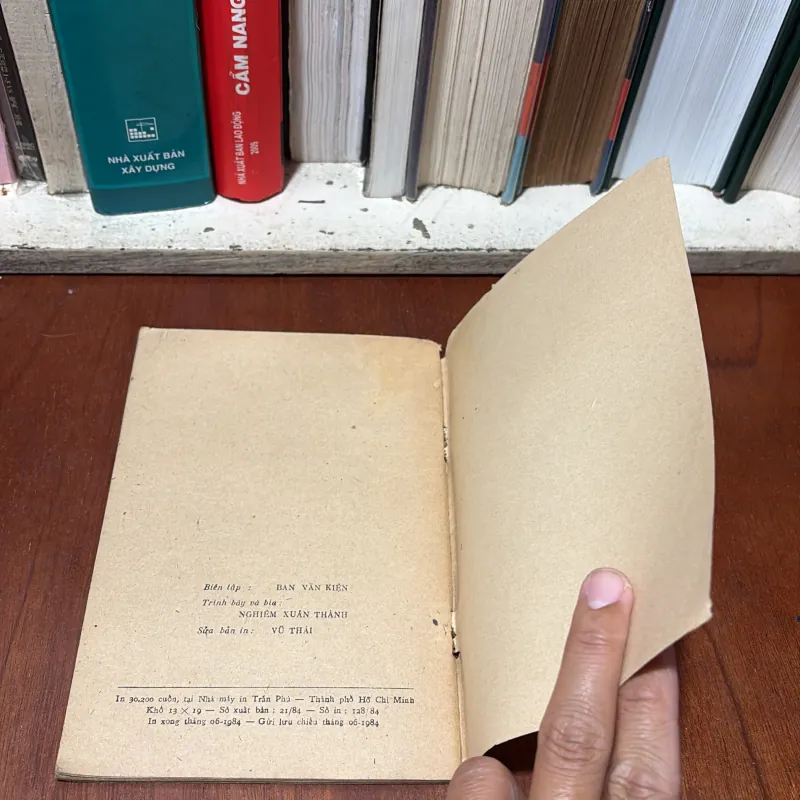 II Sách Pháp Luật: Công Trái Xây Dựng Tổ Quốc - 1984 754347