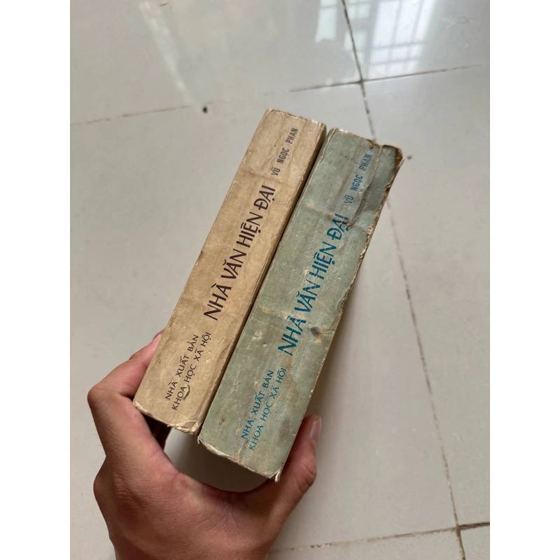 Nhà văn hiện đại 526594