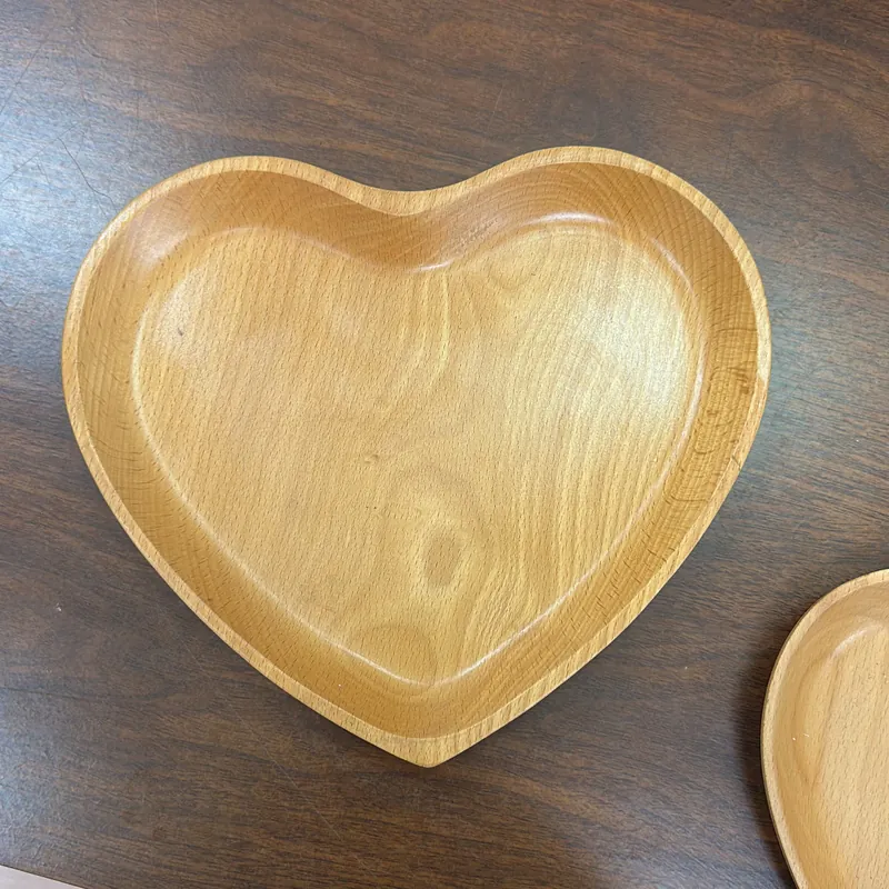 Decor dĩa gỗ hình trái tim (tặng thêm quà thông như hình)  680006