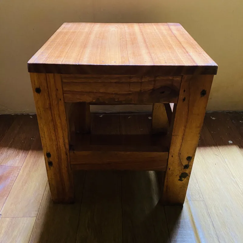 Ghế đôn gỗ vuông chắc chắn, dùng decor hoặc quán xá 1031891