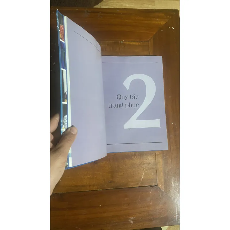 Thay cách mặc đổi cuộc đời (sách bìa cứng, ruột tráng bóng màu, giấy đẹp) 784060