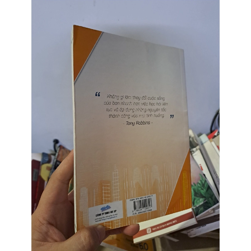 Top kỹ năng biến nhân viên bình thường trở nên phi thường mới 90% sách màu 2024 HCM0308 KỸ NĂNG 919308