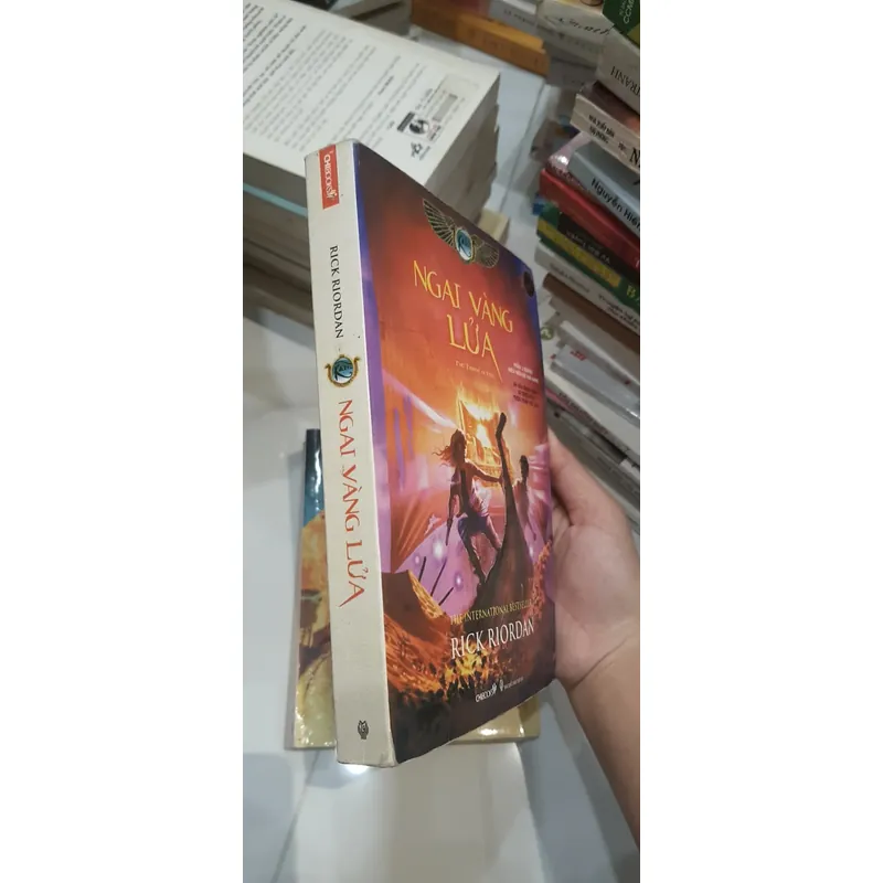 "Ngai Vàng Lửa" của tác giả Rick Riordan 👣 691541