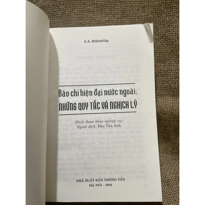 Báo chí hiện đại nước ngoài những quy tắc và nghịch lí 958650