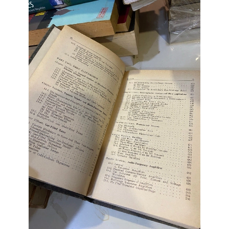 Basic Electricity and Electronics - V. S. Popov and S. A. Nikolayev 976857