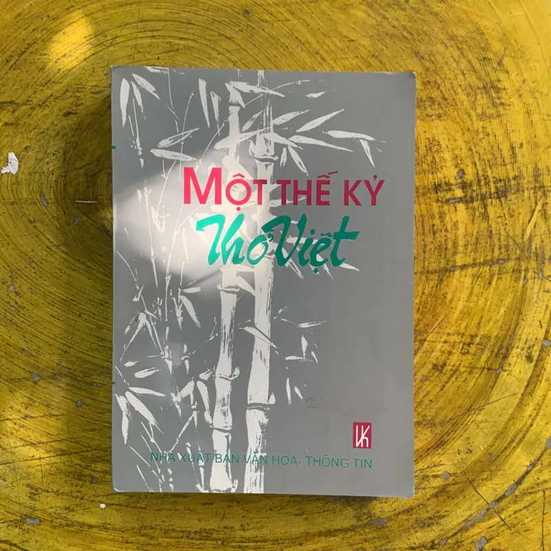 MỘT THẾ KỶ THƠ VIỆT 1003961