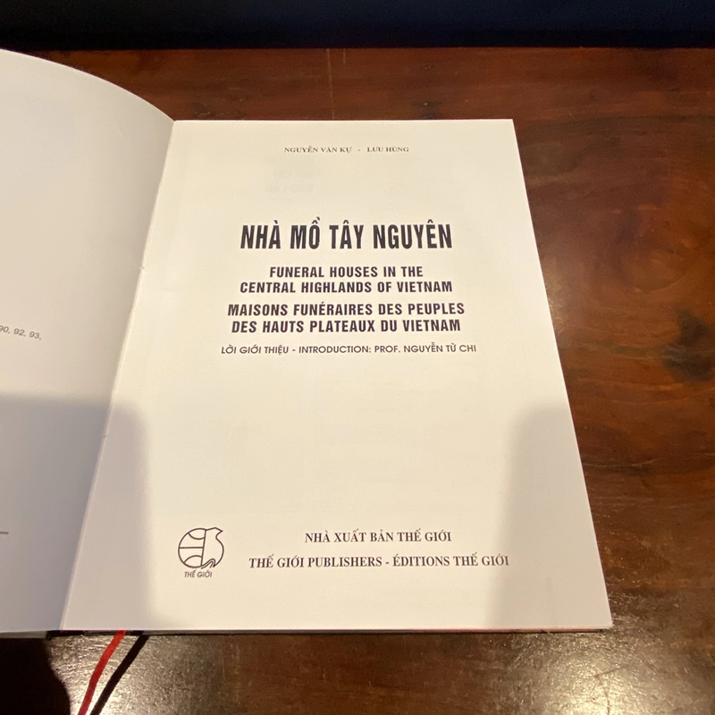 NHÀ MỒ TÂY NGUYÊN (bìa cứng khổ to in năm 2003) 458322