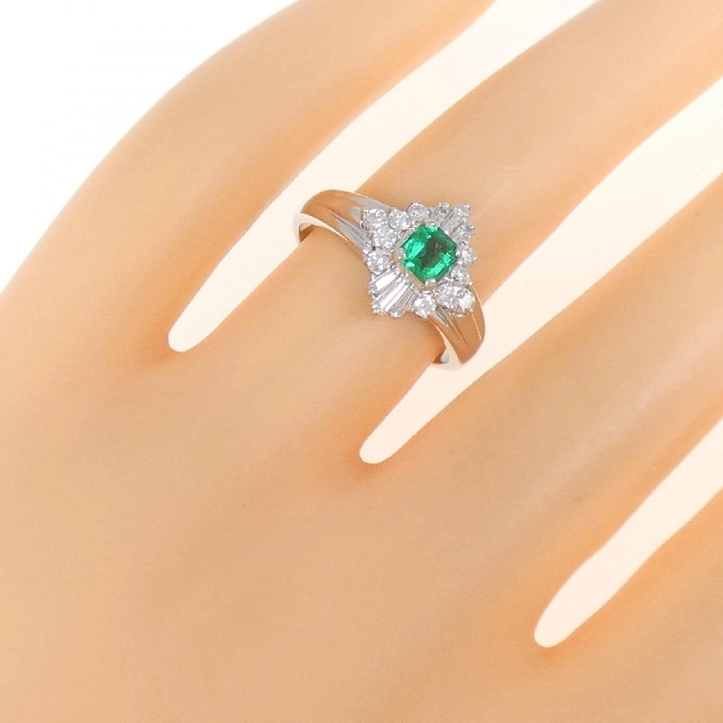 Nhẫn Emerald 0.27CT 672381