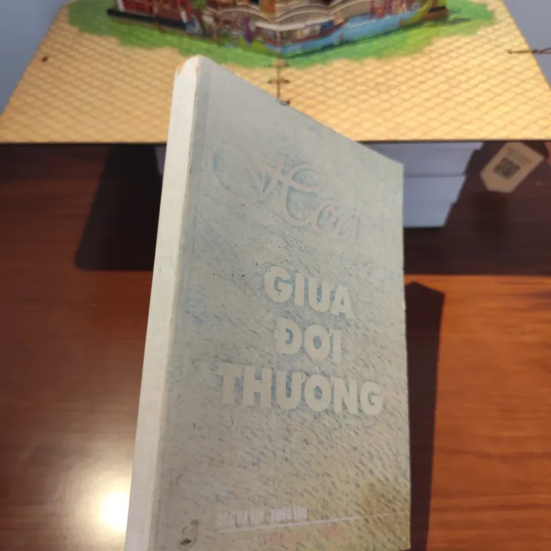 Hoa giữa đời thường  562023
