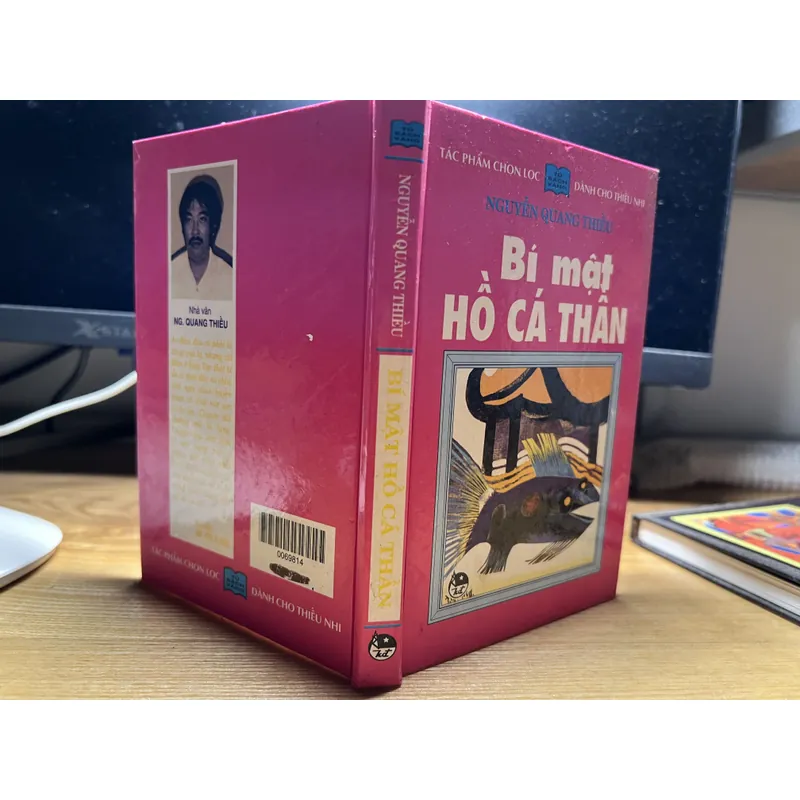 Bí mật Hồ cá thần (bìa cứng) 709164