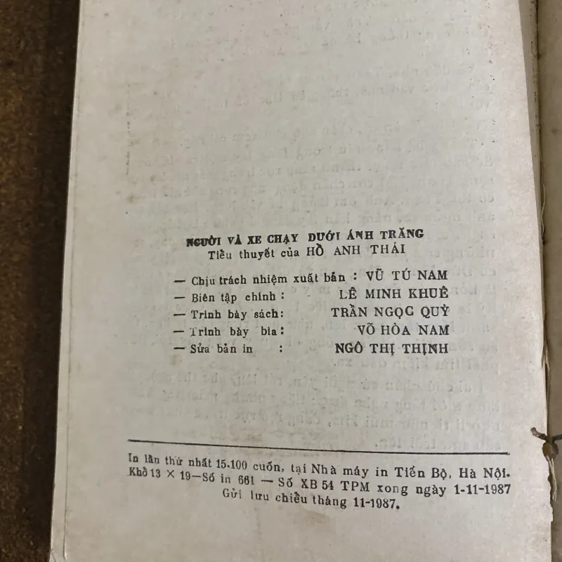 Người và xe chạy dưới ánh trăng- Hồ Anh Thái 1025538