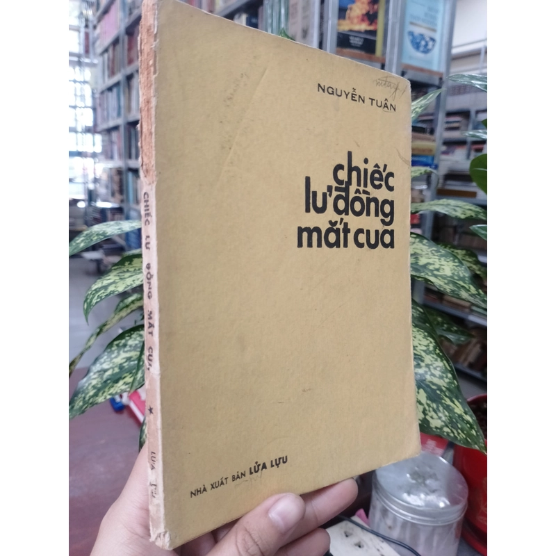 CHIẾC LƯ ĐỒNG MẮT CUA - NGUYỄN TUÂN  521036