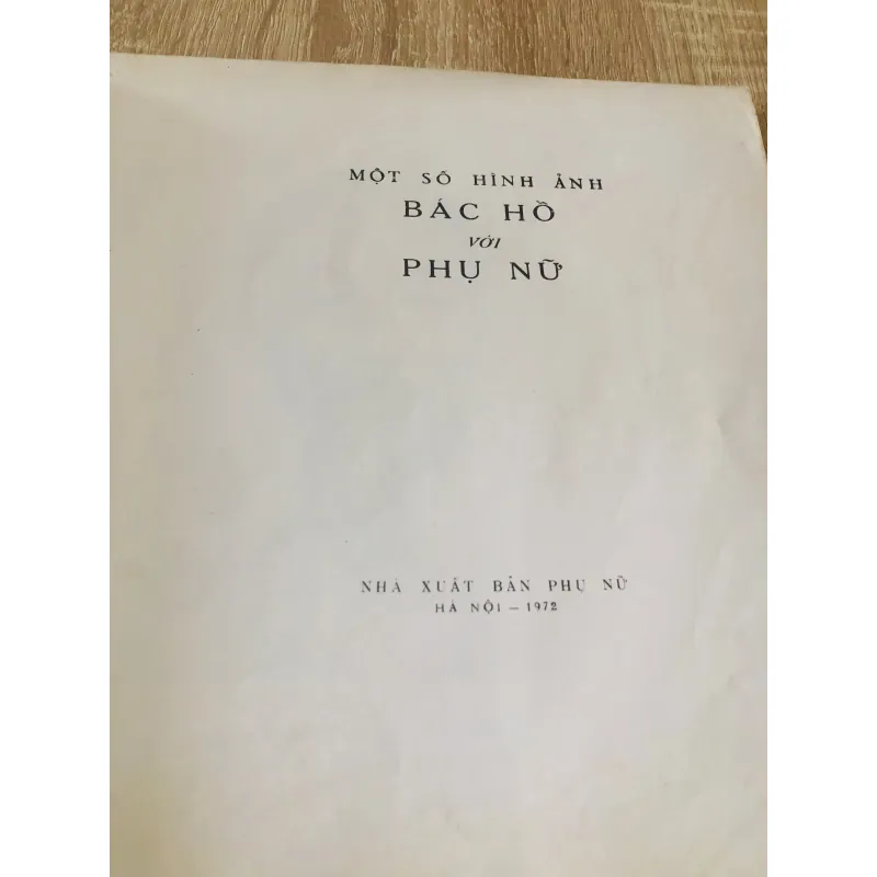 MỘT SỐ HÌNH ẢNH BÁC HỒ VỚI PHỤ NỮ  1020536