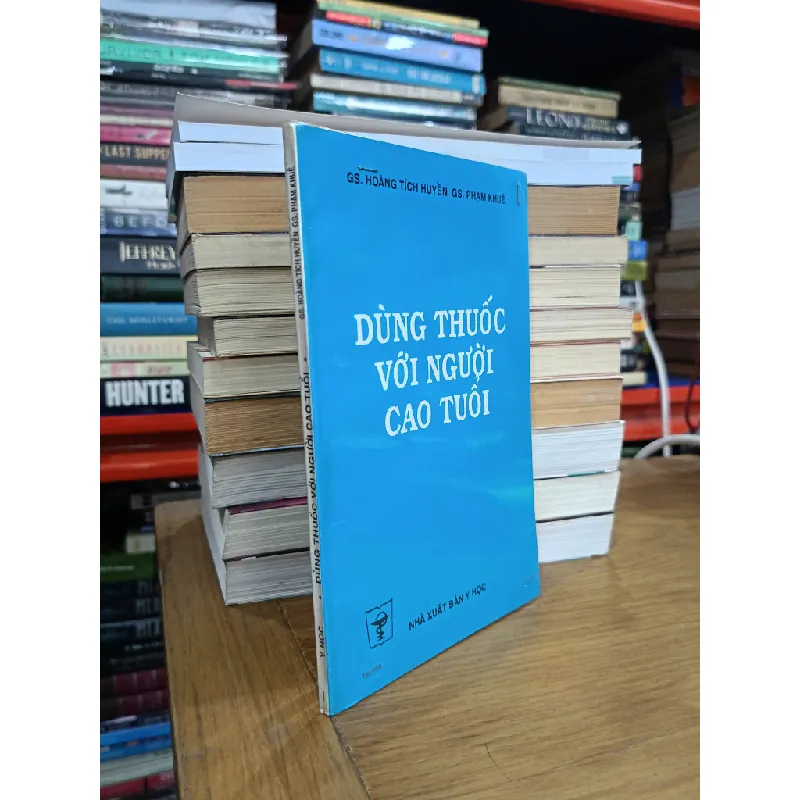 Dùng thuốc với người cao tuổi - GS. Hoàng Tích Huyền & GS. Phạm Khuê 702665
