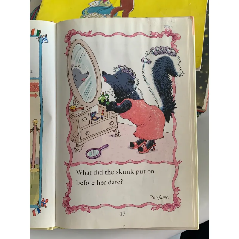 Dial Easy-to-Read: Stinky Riddles – Katy Hall & Lisa Eisenberg 561070