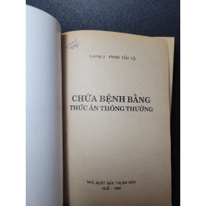Chữa bệnh bằng thức ăn thông thường mới 70% bẩn bìa, ố vàng, tróc gáy, có chữ viết 1992 Phan Tấn Tô HCM2205 SỨC KHỎE - THỂ THAO 461265