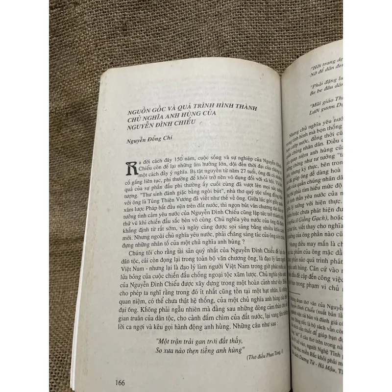 Nguyễn đình Chiểu: tác gia và tác phẩm sức khổ lớn- 700 trang  933845