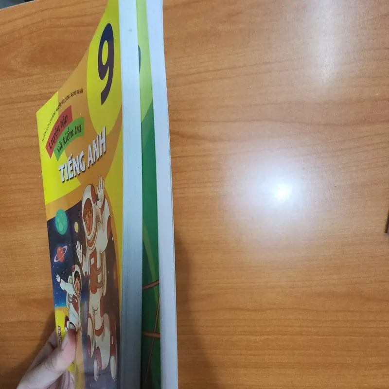 Combo 2 quyển Luyện tập và kiểm tra tiếng Anh lớp 8 và lớp 9 740588