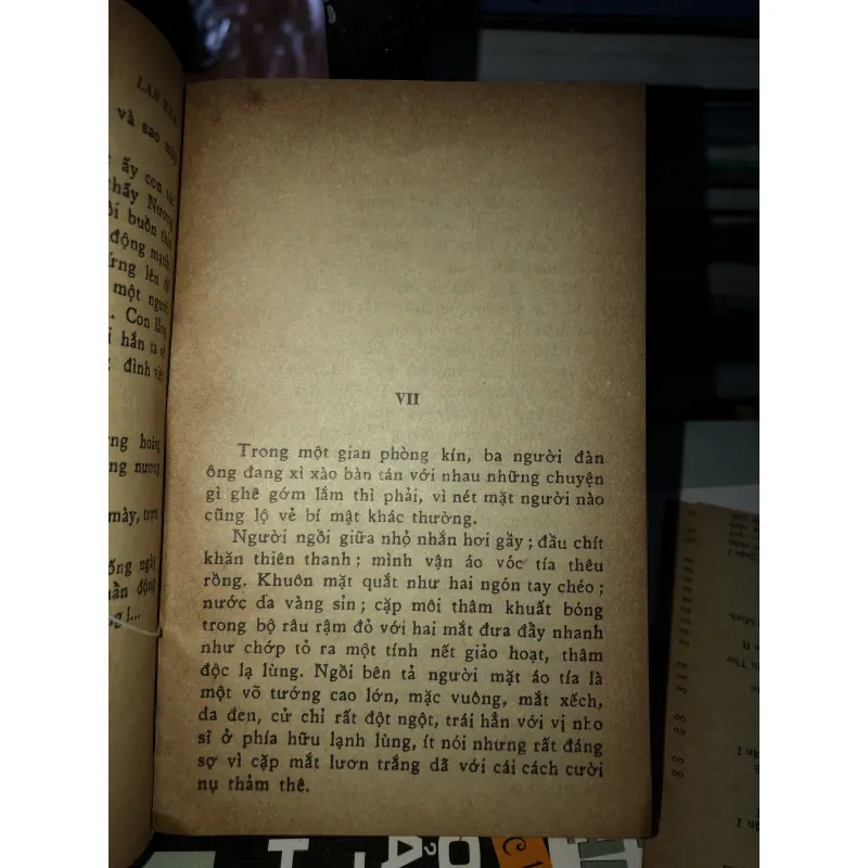 Chiếc ngai vàng - Lan Khai 1001161