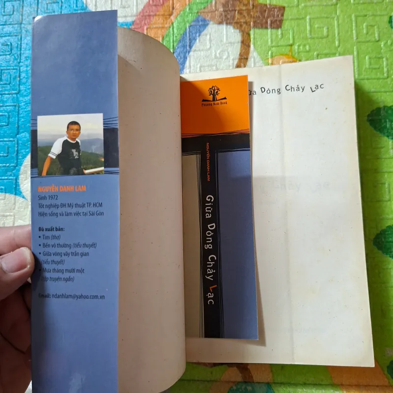 Giữa Dòng Chảy Lạc 933887