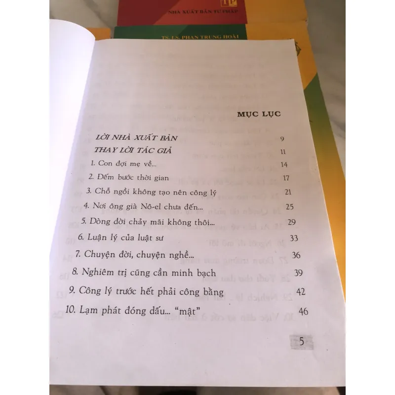 Khung cửa tư pháp - Phan Trung Hoài  1027785