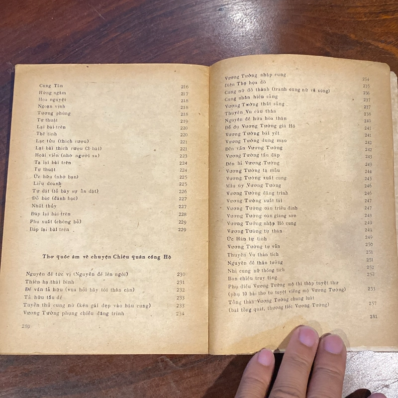 HỒNG ĐỨC QUỐC ÂM THI TẬP (XB 1982) 493029