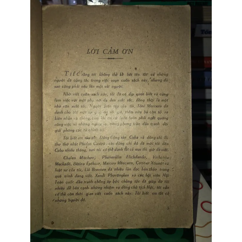 Vào cuộc - Angiêla Đêvít  787825