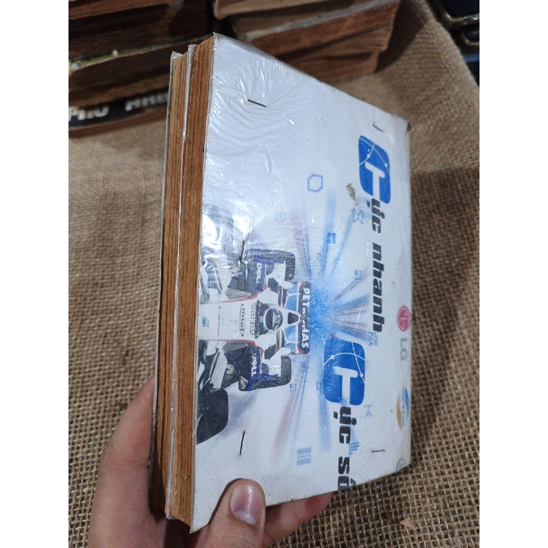 Mưa trên phố lạ - Hoàng Thư Dung mới 80% ố (Văn học Việt Nam) HLSC2404 1028450