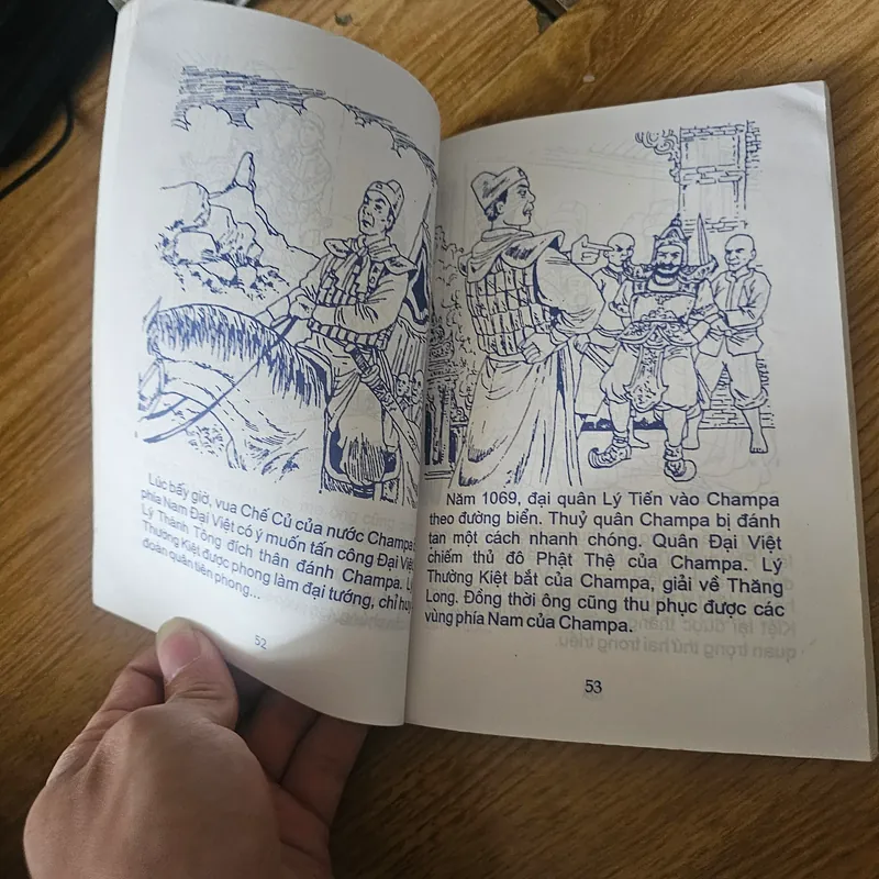 Truyện tranh lịch sử và sơ đồ địa lý Việt Nam
 703780