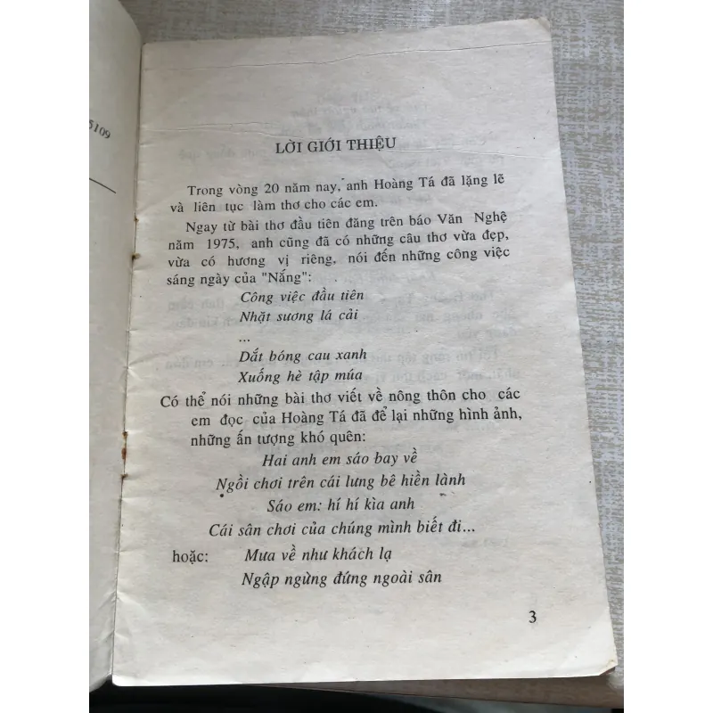 Cái sân chơi biết đi-Thơ Hoàng Tá 971360