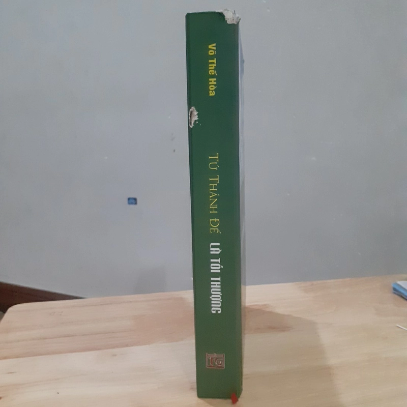 Tứ Thánh Đế là tối thượng (bìa bị rách 2 chỗ như hình, ruột như mới) 521152
