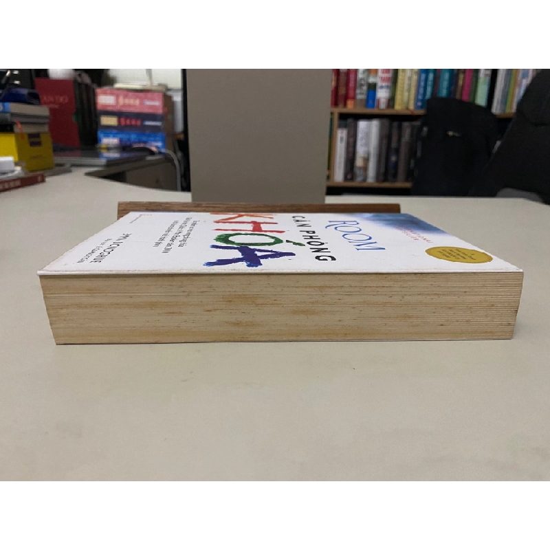 Căn Phòng Khoá-Tác giả Emma Donoghue- Tiểu thuyết- Sách mới 90% 406205
