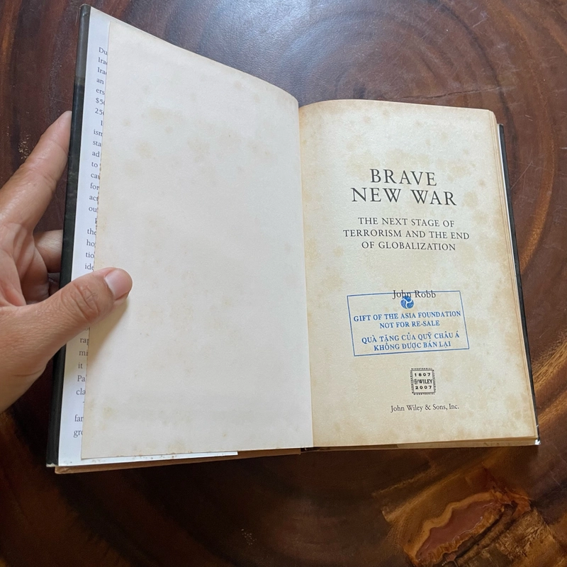 II English Book: BRAVE NEW WAR - John Robb - 2007 443164